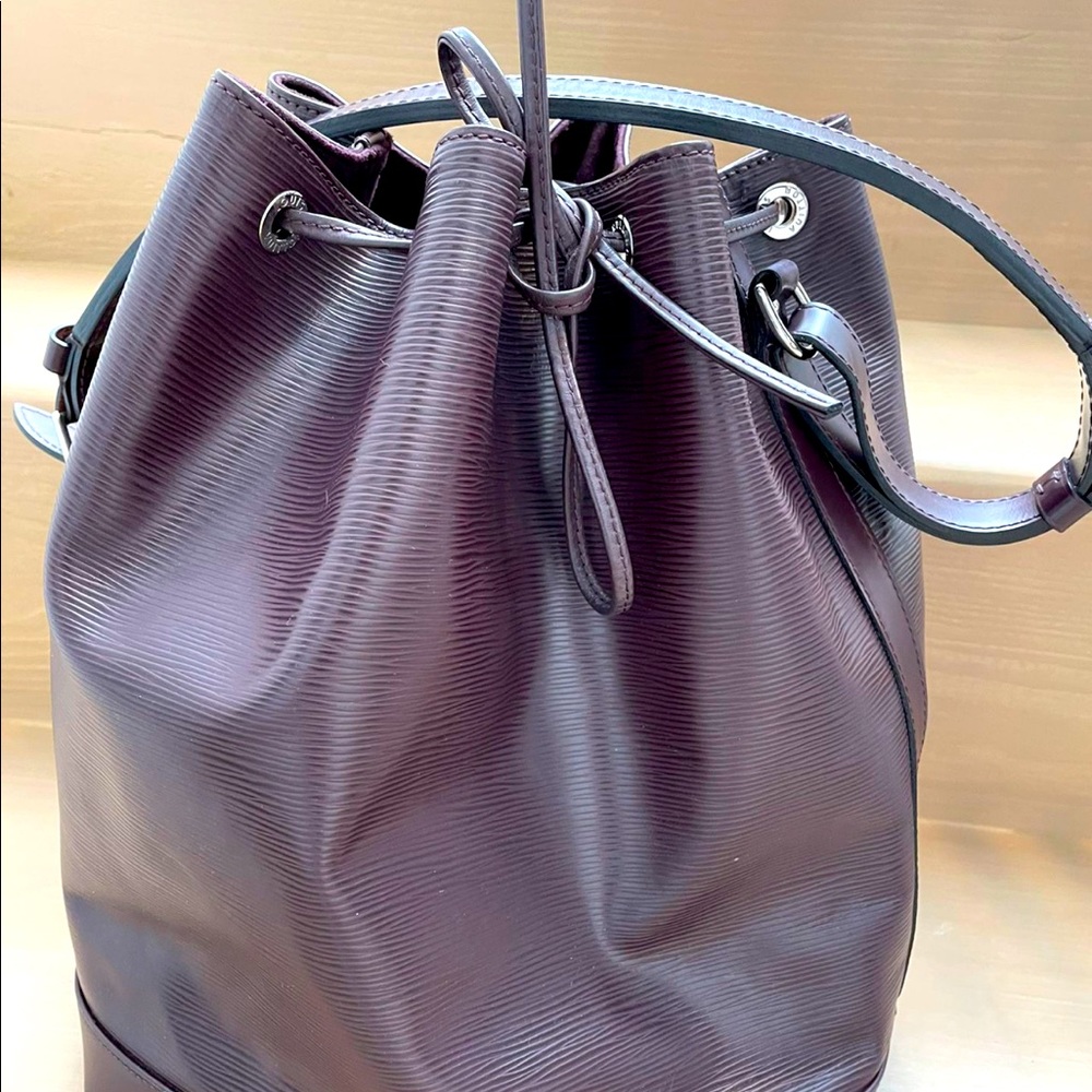 Louis vuitton Epi Noe GM Large Authentic %100